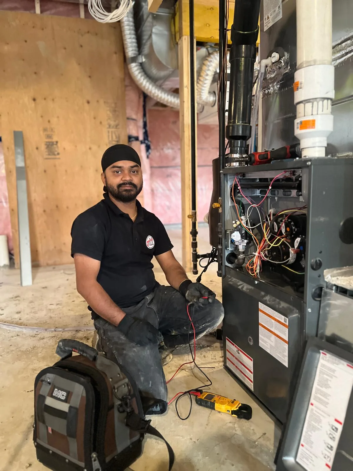 Licensed HVAC technician for furnace installation